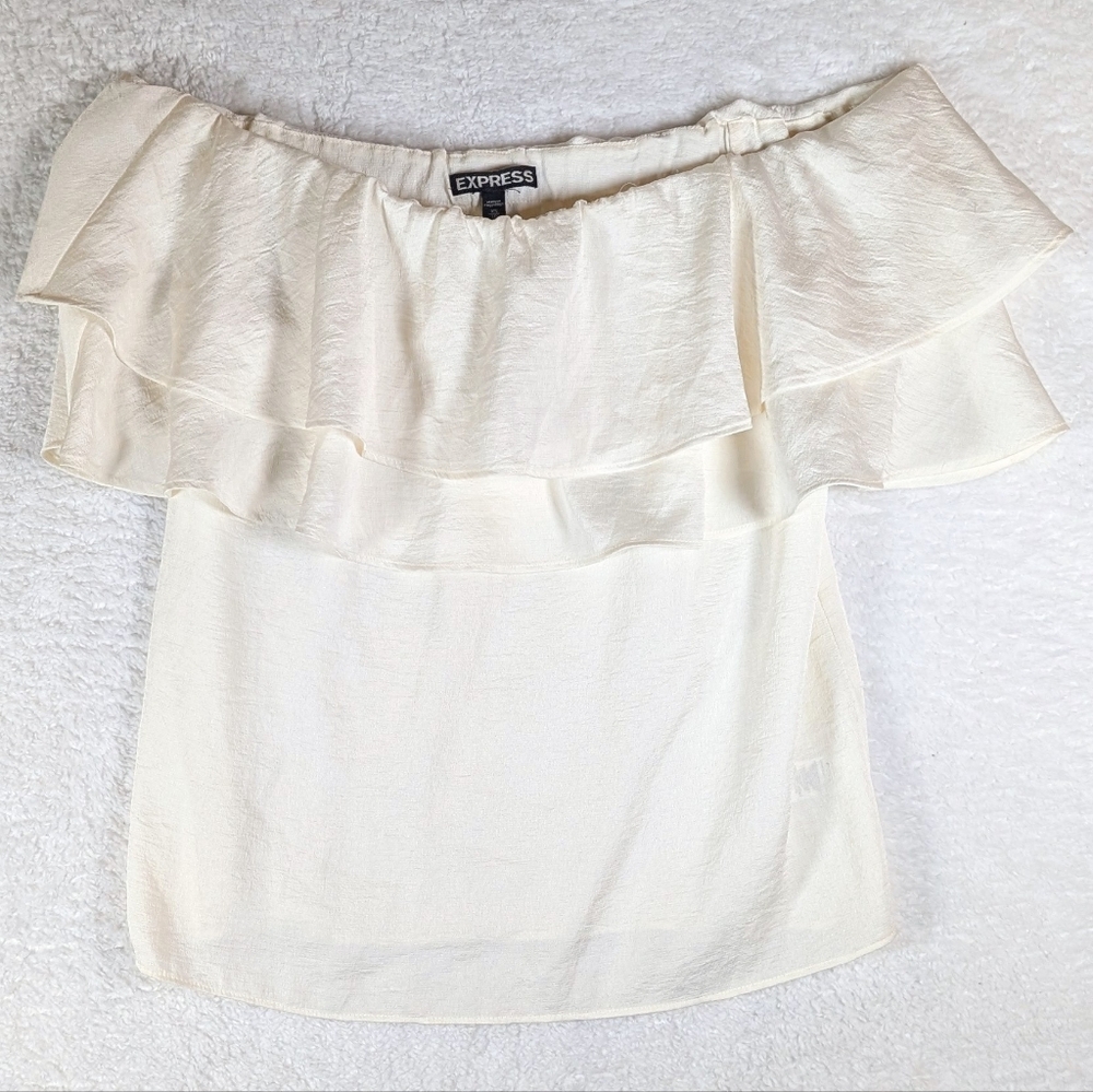 345-NWT‎ Express Women's Ruffled Off-Shoulder Blouse in Cream
